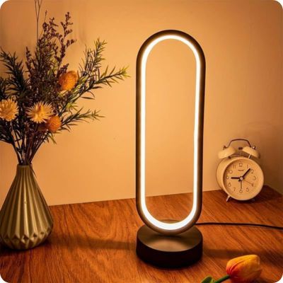 Lampe de table LED noire mate minimaliste prise USB dix intensités et trois modes éclairage