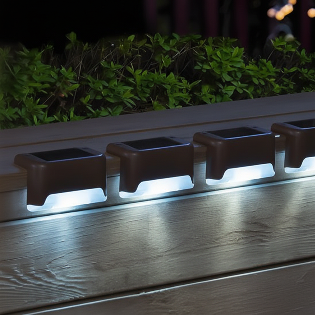 Lampe solaire marron éclairage froid LED quatre sont installées sur le bord d'un muret en bois