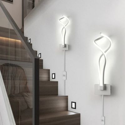 Applique murale LED sculptural blanc mur escalier moderne