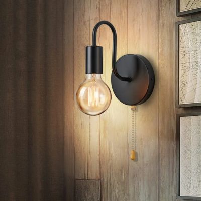 Applique murale chambre noire nordique industrielle sur mur en bois