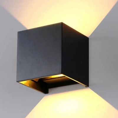 Applique murale exterieur carrée noire lumière vers haut et bas