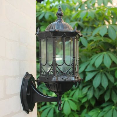 applique murale exterieure noire style vintage mur ciment blanc fond feuilles vertes