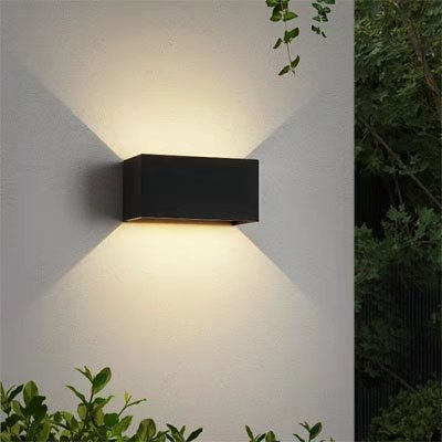 Applique murale pour extérieur allumée forme rectangulaire noire lumière bidirectionnelle mur blanc