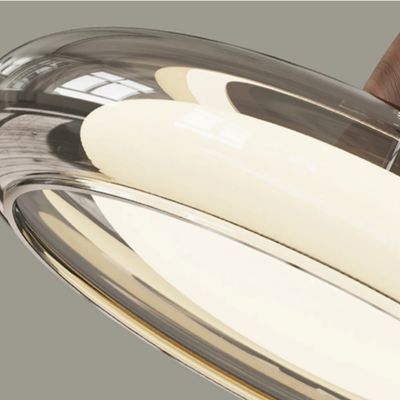 Gros plan abat-jour verre transparent postmoderne