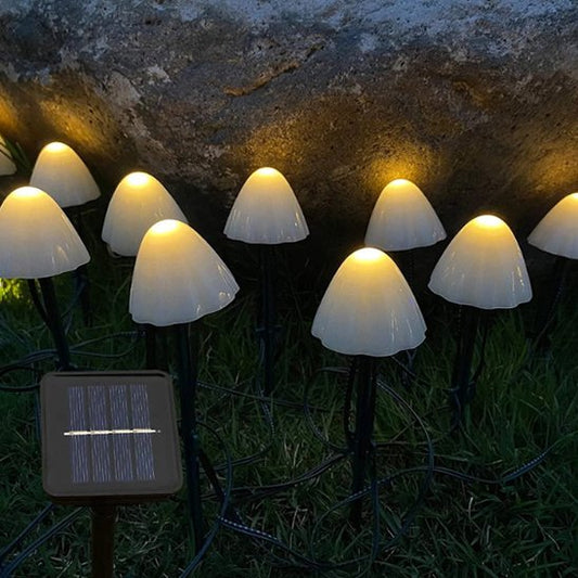 guirlande lumineuse extérieur champignons lLED umineux blancs chauds plantés pelouse jardin nuit rocher pierre 