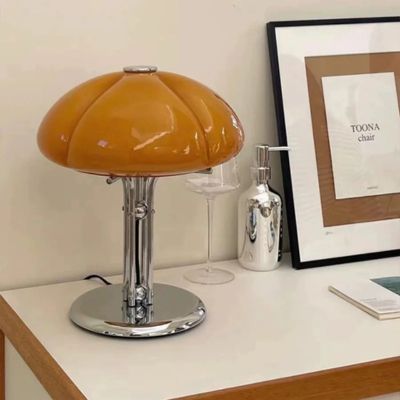 lampe champignon verre caramel et chrome vintage sur commode