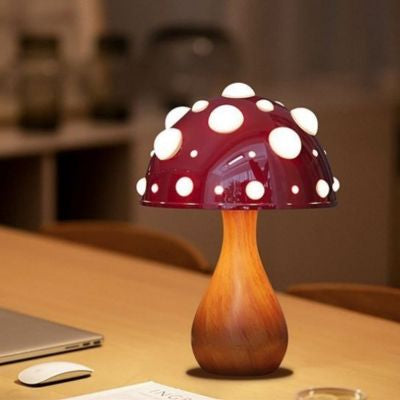 lampe champignon rouge à pois corps couleur bois posée bureau