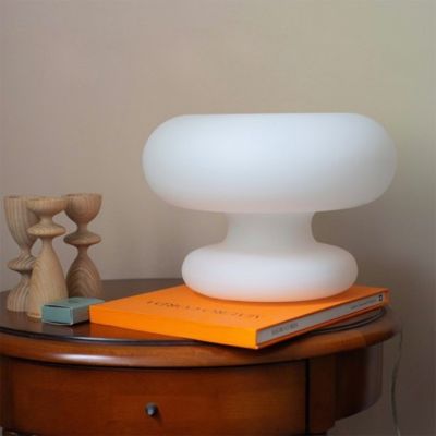 lampe champignon blanche verre design Bauhaus allumée commode bois livre orange sculpture ambiance moderne