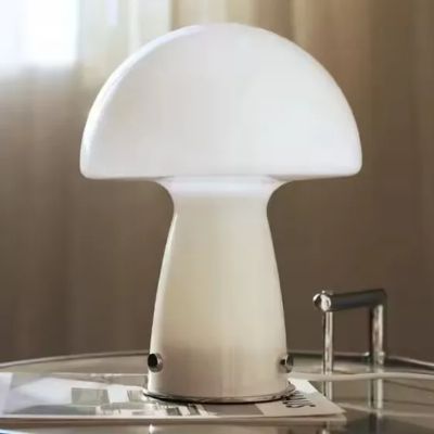 lampe champignon blanche style Bauhaus LED USB design Bauhaus en verre sur table en verre et et chrome