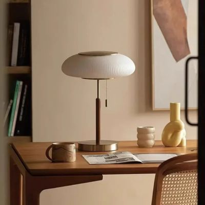 bureau bois ambiance nordique lampe champignon vintage blanche