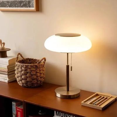 étagère livres lampe champignon vintage allumée