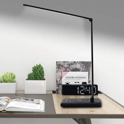 lampe de bureau LED intelligente noire bureau moderne bois plantes succulentes cadre photo réveil magazine ambiance minimaliste design