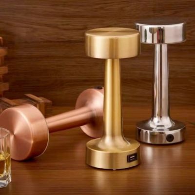 lampe de table abat-jour plat led tactile portable rechargeable tricolore plusieurs ambiance choix de 3 finitions posées sur meubles bois