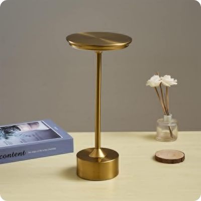 lampe de table or metal une experience inedite lampe sans fil