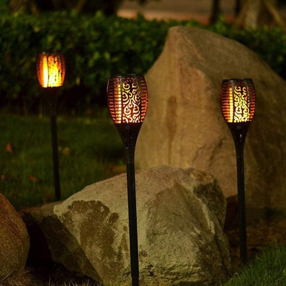 Lampe solaire exterieur torches solaires LED effet flamme vacillante jardin rochers pelouse allée nuit ambiance chaleureuse