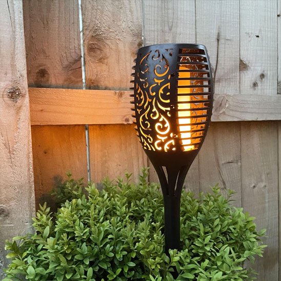 Lampe solaire exterieur LED effet flamme dorée décoration jardin clôture bois arbuste nuit