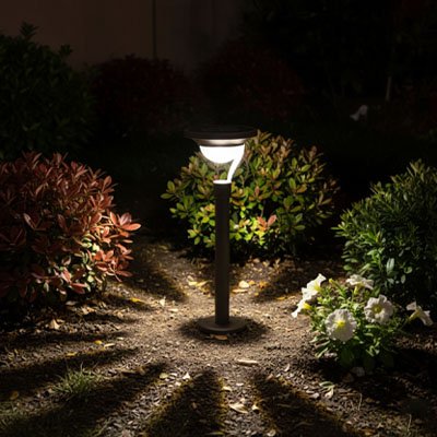 Lampe solaire exterieur plantée sol avec effet soleil 