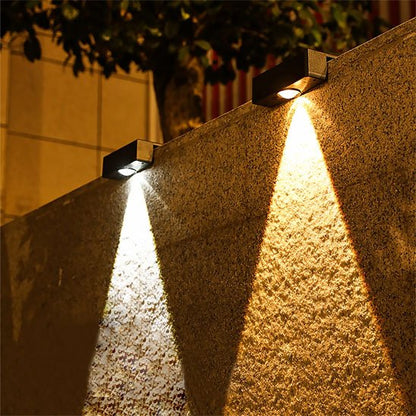 Luminaire extérieur lampes solaires murales noires fixées sur mur crépi diffusant lumière blanc froid et blanc chaud triangulaire vers le bas