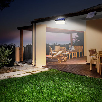 Luminaire exterieur fixé mur maison terrasse bois salon jardin nuit, pelouse verte éclairée lumière blan