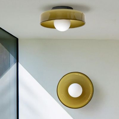 Plafonnier vert olive vintage années 70 aussi installé au mur comme applique-murale