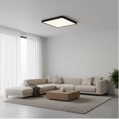 Plafonnier noir carré dans grand salon moderne minimaliste canapé chaise longue beige crème